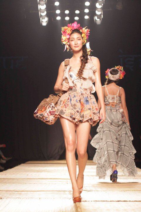 Bangkok International Fashion Week SS 2011(Brand : Issue)