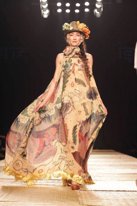 Bangkok International Fashion Week SS 2011(Brand : Issue)