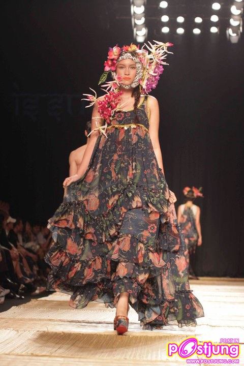 Bangkok International Fashion Week SS 2011(Brand : Issue)