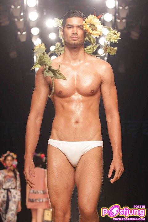 Bangkok International Fashion Week SS 2011(Brand : Issue)