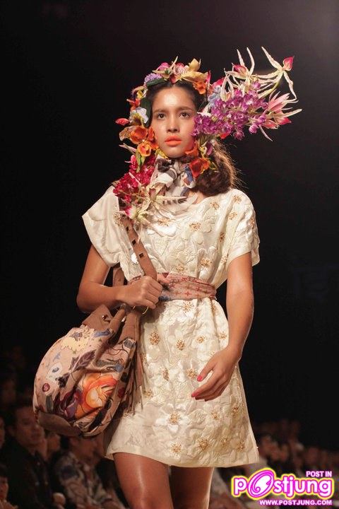 Bangkok International Fashion Week SS 2011(Brand : Issue)