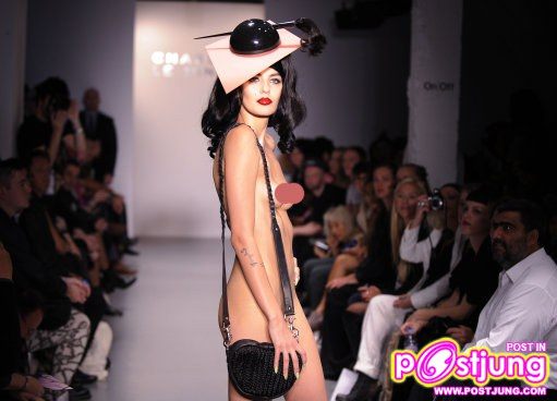 ฮือฮา! บนแคทวอร์ค London Fashion Week&rlm;