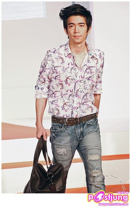 ต้อล เดินแบบในงาน Summer Fashion - Unpack The Battle @ Central World