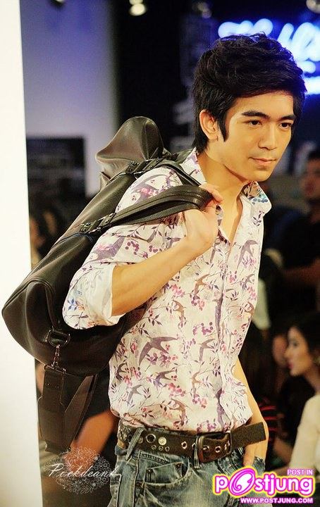 ต้อล เดินแบบในงาน Summer Fashion - Unpack The Battle @ Central World