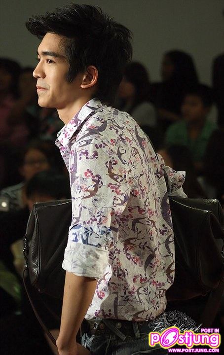 ต้อล เดินแบบในงาน Summer Fashion - Unpack The Battle @ Central World