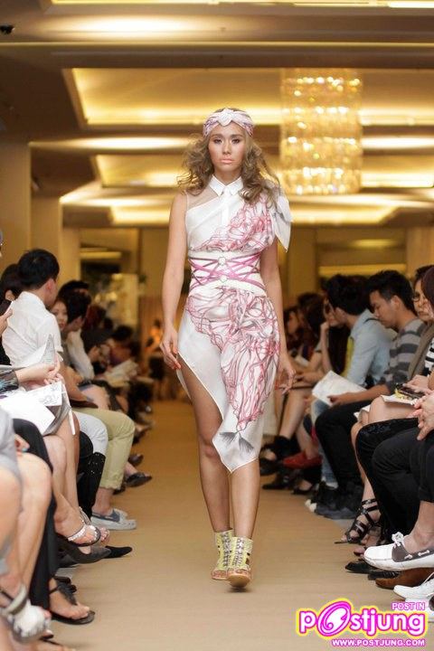 อวบอ้วน เดินแบบงานBIFW 2011 [Brand : Theatre]