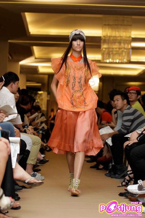 อวบอ้วน เดินแบบงานBIFW 2011 [Brand : Theatre]