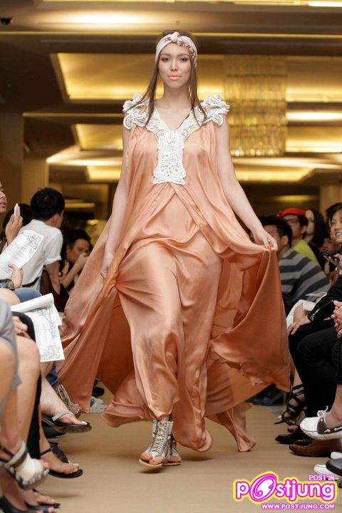 อวบอ้วน เดินแบบงานBIFW 2011 [Brand : Theatre]