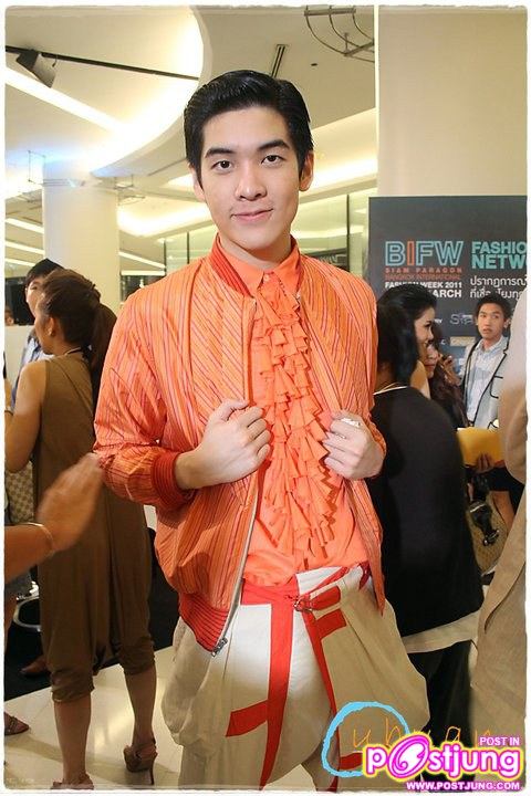 อวบอ้วน เดินแบบงานBIFW 2011 [Brand : Theatre]