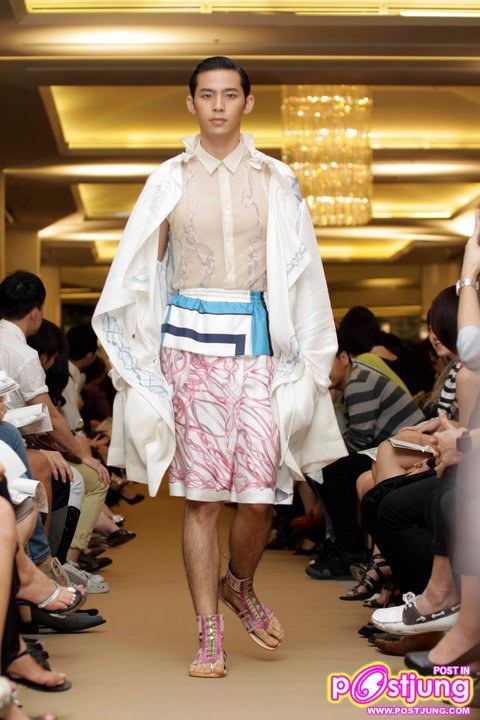 อวบอ้วน เดินแบบงานBIFW 2011 [Brand : Theatre]