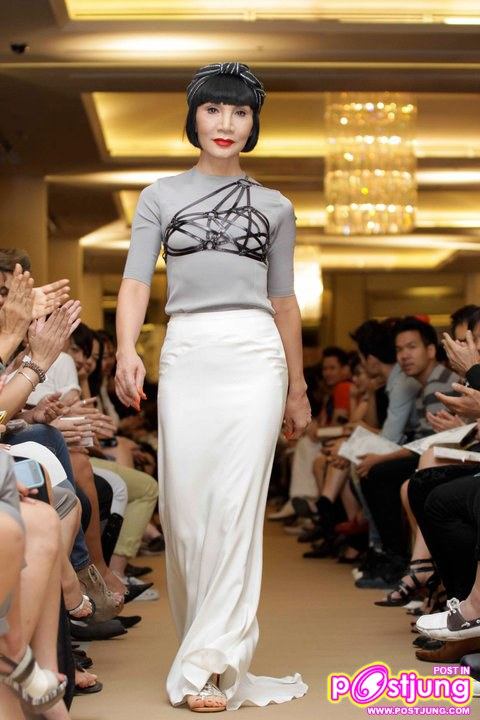 อวบอ้วน เดินแบบงานBIFW 2011 [Brand : Theatre]