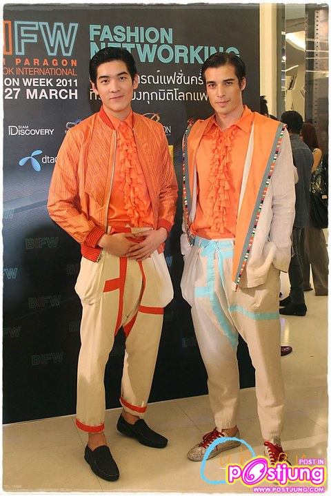 อวบอ้วน เดินแบบงานBIFW 2011 [Brand : Theatre]