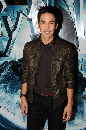 โป๊บ ธนวรรธน์ จากดอกส้มสีทอง