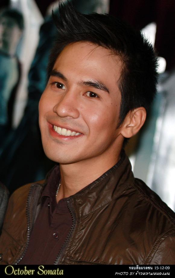 โป๊บ ธนวรรธน์ จากดอกส้มสีทอง