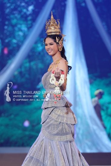 การเดิน 12 ชุด Creative Thai