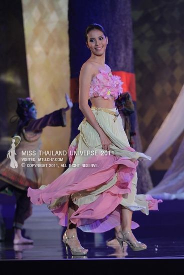 การเดิน 12 ชุด Creative Thai