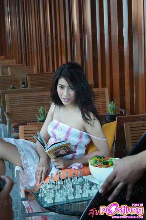 จุ๋ย วรัทยา  เบื้องหลังการถ่ายแบบนิตยสารสุขกายสบายใจ เมษายน 2554