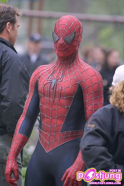 หนุ่มหล่อเซ็กซี่ในชุด super hero เป้าตุง