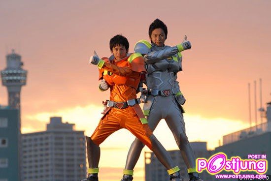 หนุ่มหล่อเซ็กซี่ในชุด super hero เป้าตุง