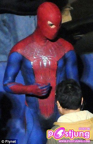 หนุ่มหล่อเซ็กซี่ในชุด super hero เป้าตุง