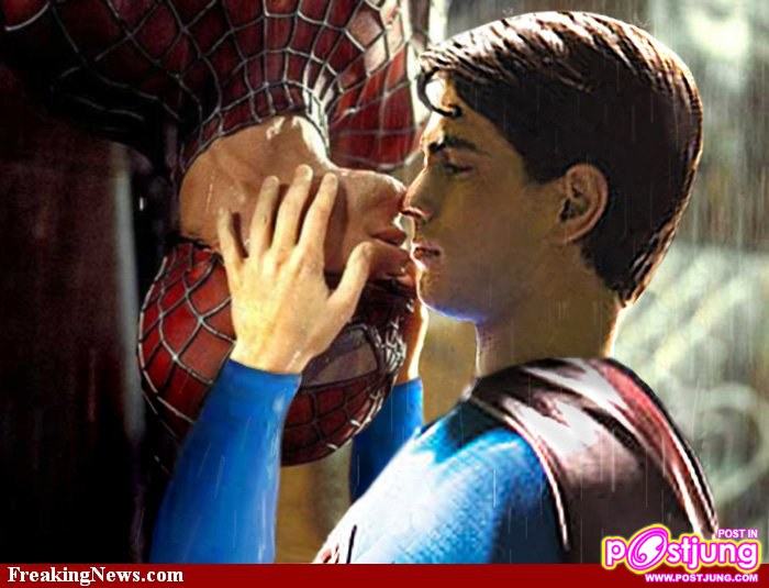 หนุ่มหล่อเซ็กซี่ในชุด super hero เป้าตุง