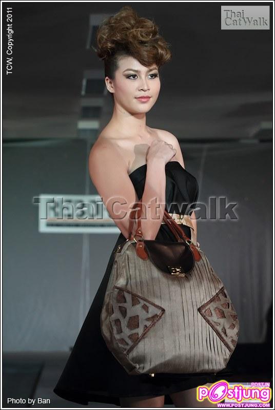 กระเป๋าจากผ้าไหม้จากผักบุ้งทะเล