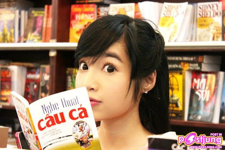 หนุ่มฮือฮา!! สาว เอลลี เจิ่น ที่ดังในเนต เตรียมออกอัลบั้มภาพ Ooh! Elly