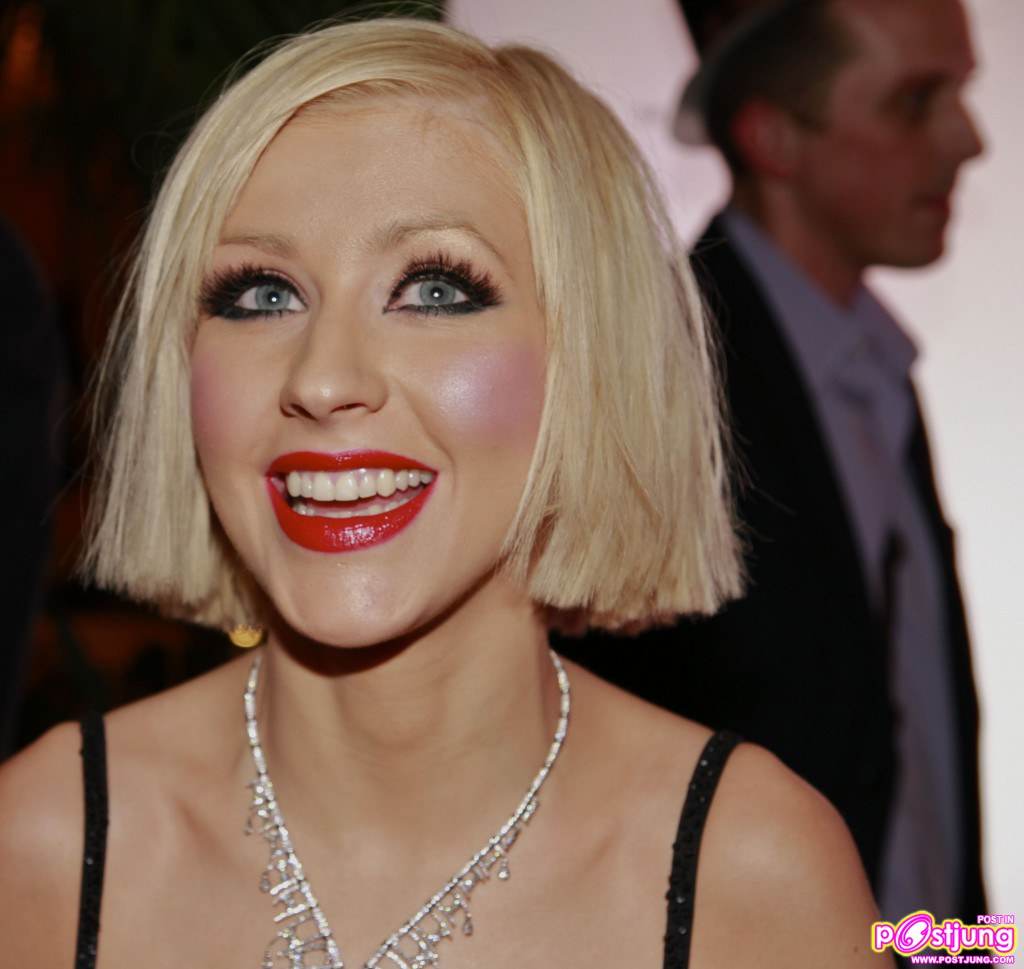 สวยบนโลกไม่ได้มาจากต่างดาว christina aguilera