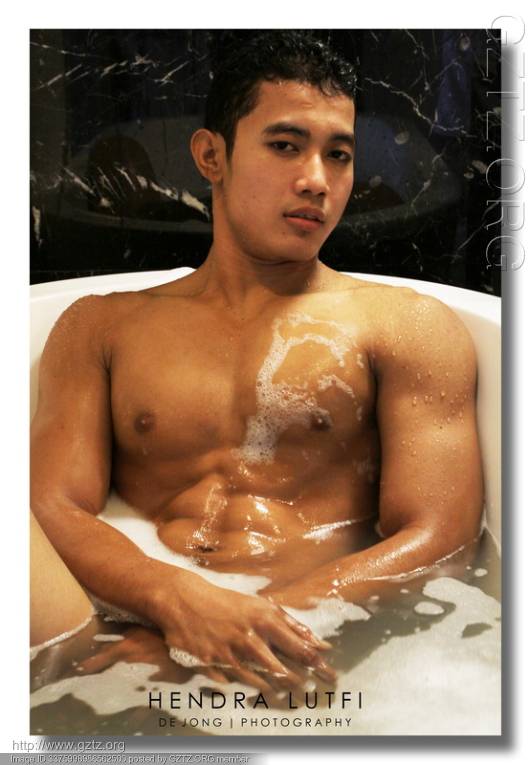 ชอบหนุ่มๆหุ่นแบบไหน ไทยจีนฝรั่งนิโก