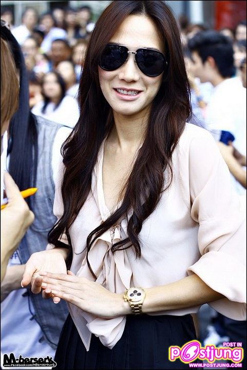 อั้ม & นุ่น งานรวมน้ำใจ ซับน้ำตา ช่วยชาวใต้