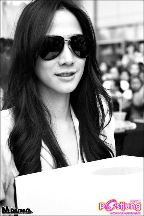 อั้ม & นุ่น งานรวมน้ำใจ ซับน้ำตา ช่วยชาวใต้