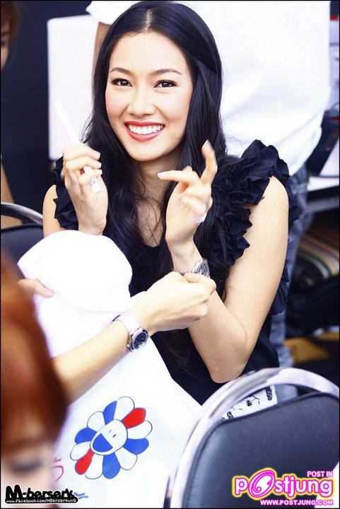 อั้ม & นุ่น งานรวมน้ำใจ ซับน้ำตา ช่วยชาวใต้