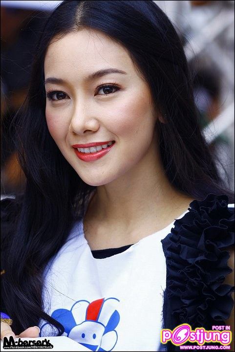 อั้ม & นุ่น งานรวมน้ำใจ ซับน้ำตา ช่วยชาวใต้