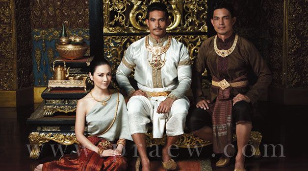 นักแสดงตำนานสมเด็จพระนเรศวรฯ พักรบ ขึ้นปกแพรว ฉบับเดือนเมษายน 2554