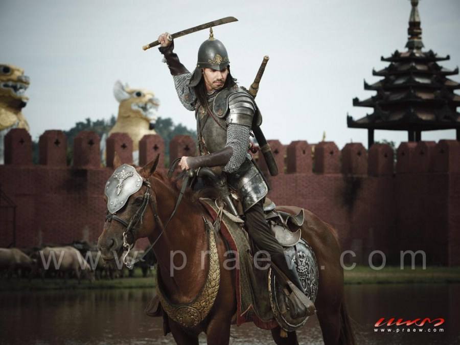 นักแสดงตำนานสมเด็จพระนเรศวรฯ พักรบ ขึ้นปกแพรว ฉบับเดือนเมษายน 2554