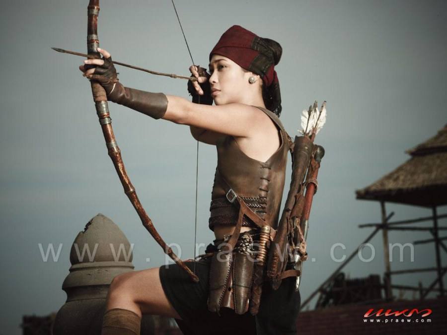 นักแสดงตำนานสมเด็จพระนเรศวรฯ พักรบ ขึ้นปกแพรว ฉบับเดือนเมษายน 2554