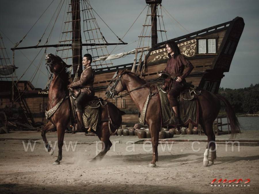 นักแสดงตำนานสมเด็จพระนเรศวรฯ พักรบ ขึ้นปกแพรว ฉบับเดือนเมษายน 2554