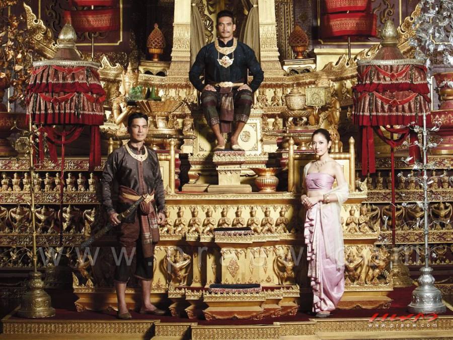 นักแสดงตำนานสมเด็จพระนเรศวรฯ พักรบ ขึ้นปกแพรว ฉบับเดือนเมษายน 2554