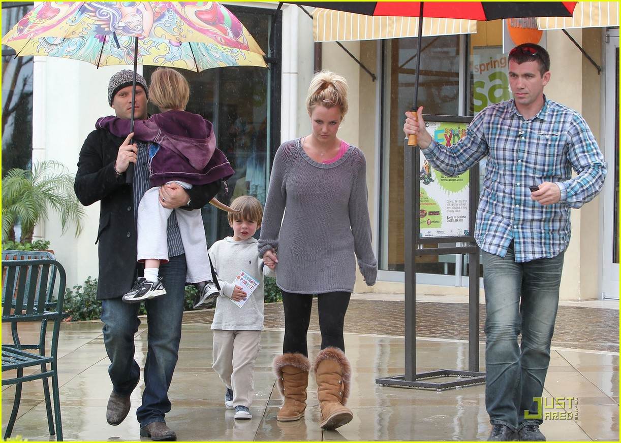 Britney พา น้องฌอนและน้องเจเดย์ ซื้อของเล่นที่ Gymboree store