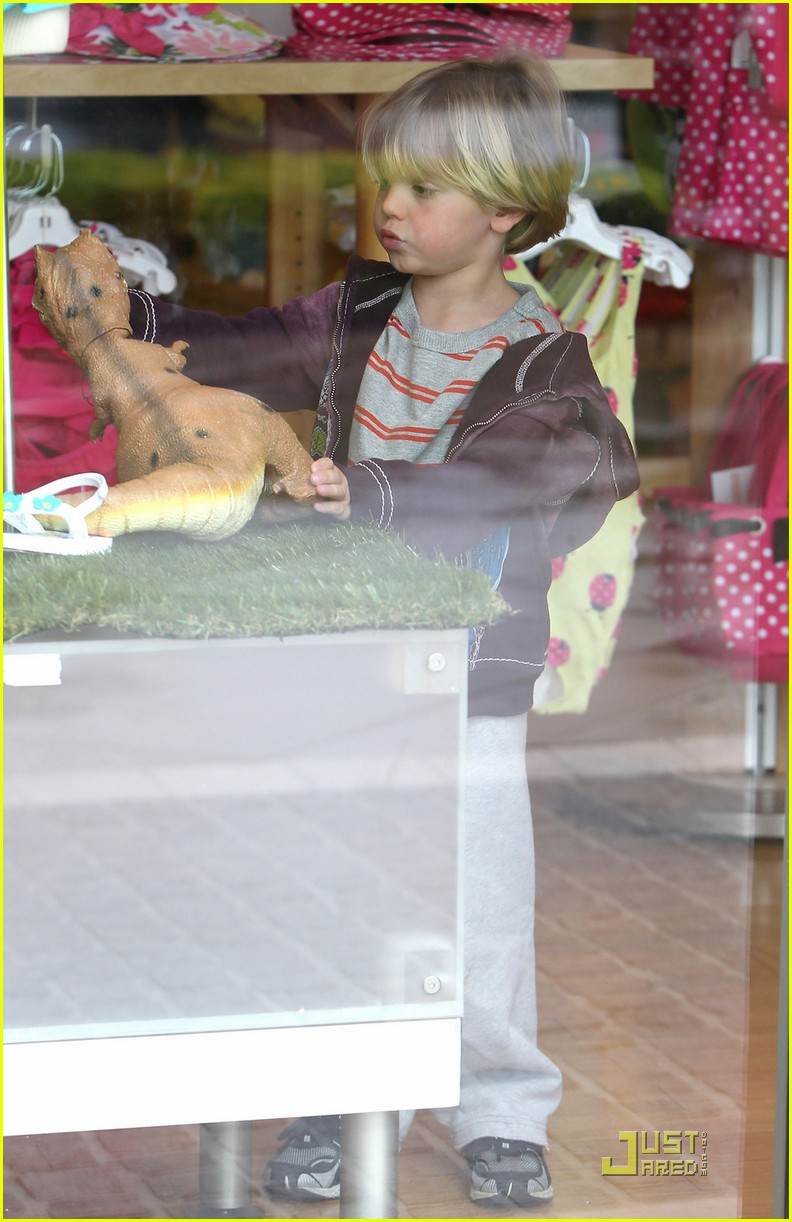 Britney พา น้องฌอนและน้องเจเดย์ ซื้อของเล่นที่ Gymboree store