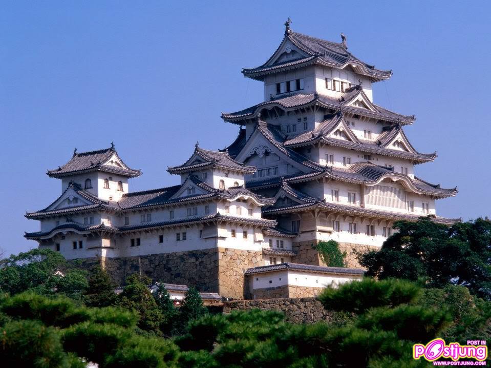 การยกปราสาทฮิเมจิให้แก่ราชสำนักเป็นการสิ้นสุดอำนาจการปกครองแบบบาคุฟุของตระกูลโทะกุงะวะ