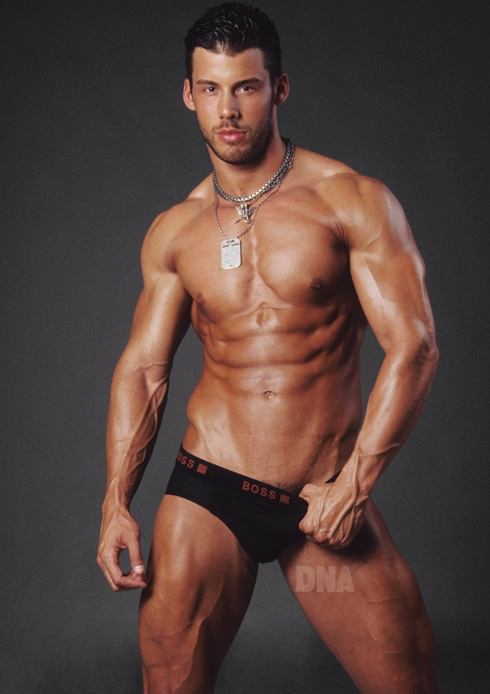 ผมว่าเขาดูล่ำมาก แน่นเกิน