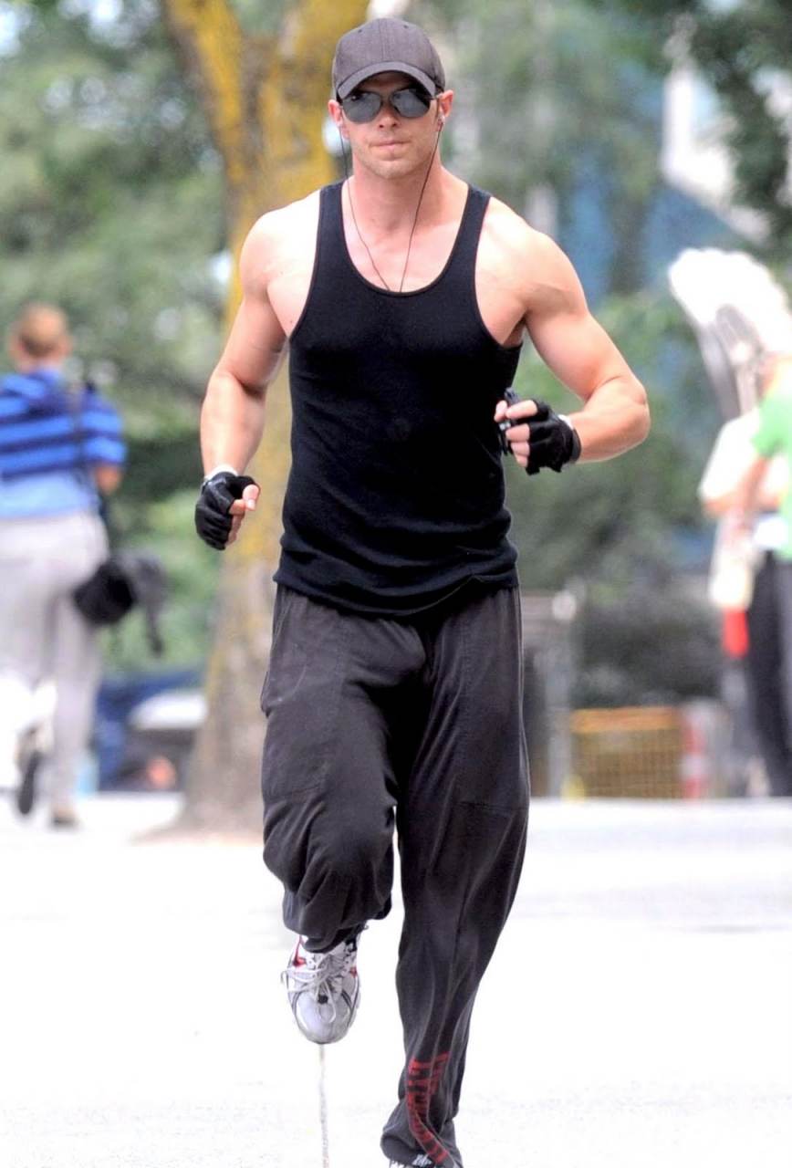 แอบดูคนดัง : Kellan Lutz