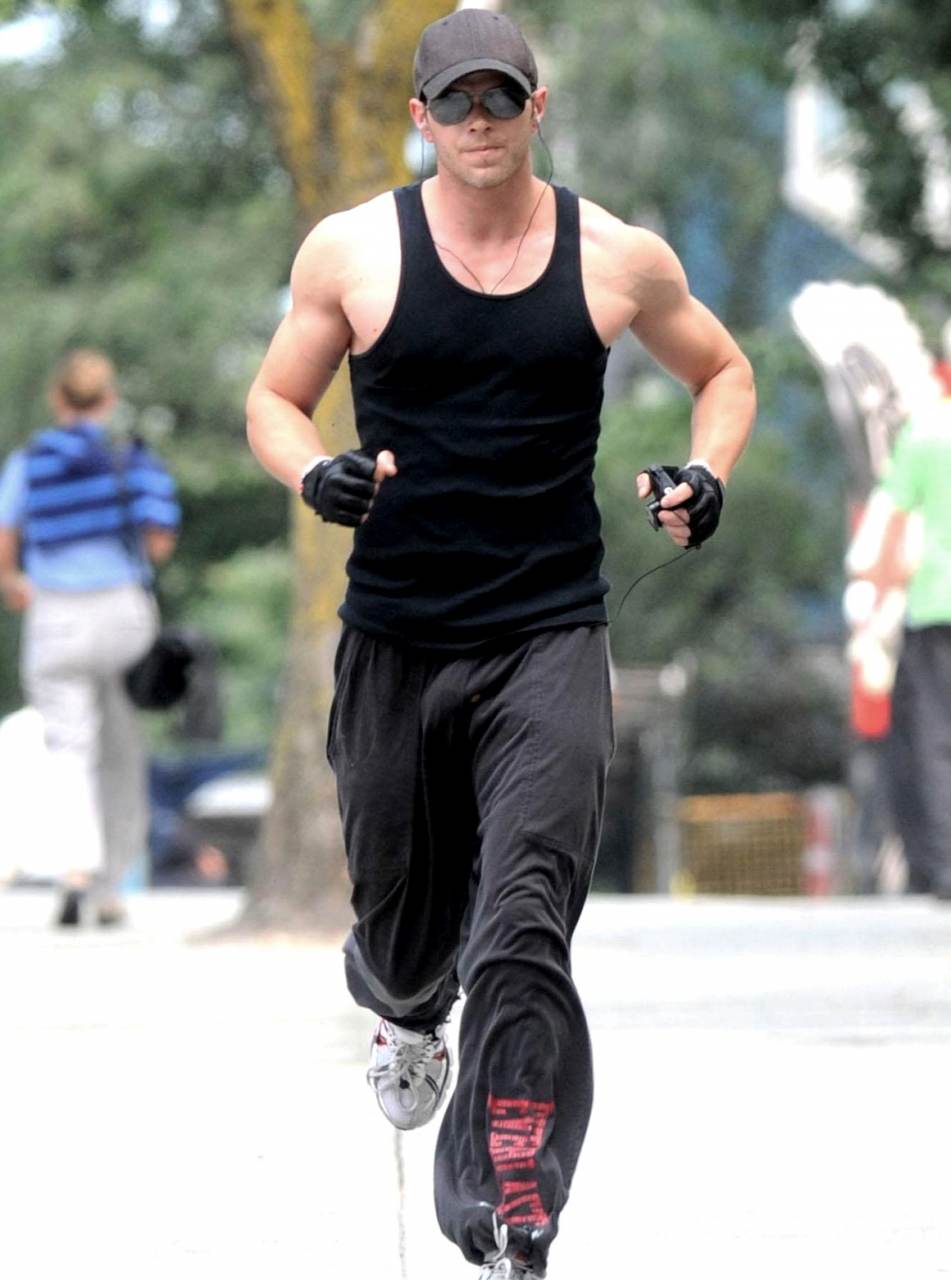 แอบดูคนดัง : Kellan Lutz