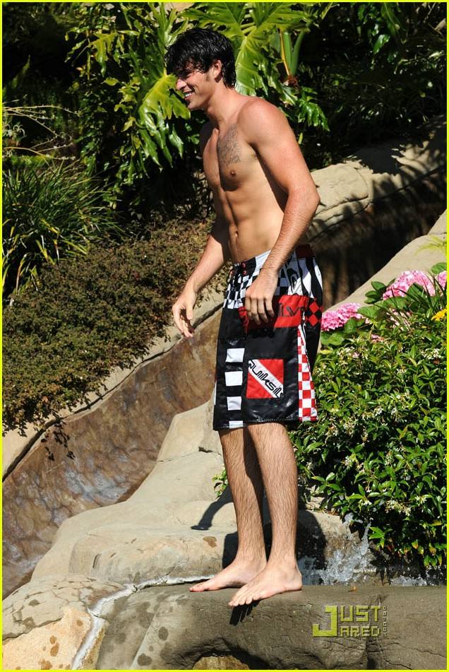 แอบดูคนดัง :Adam Gregory