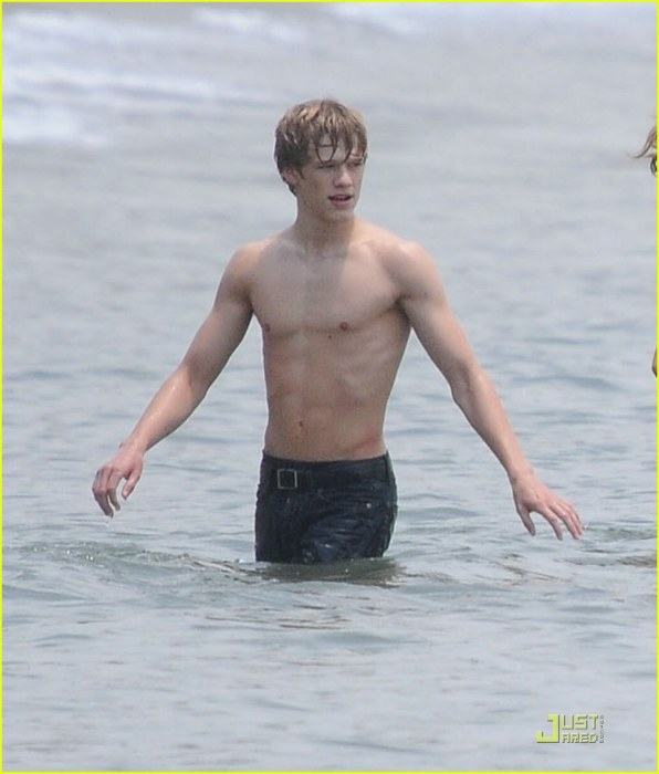แอบดููคนดังLucas Till