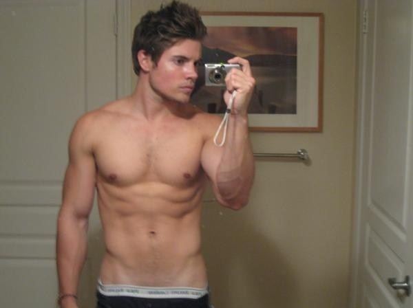 แอบดูคนดัง Josh Henderson