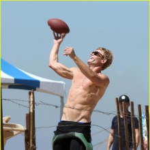 แอบดูคนดัง Trevor Donovan