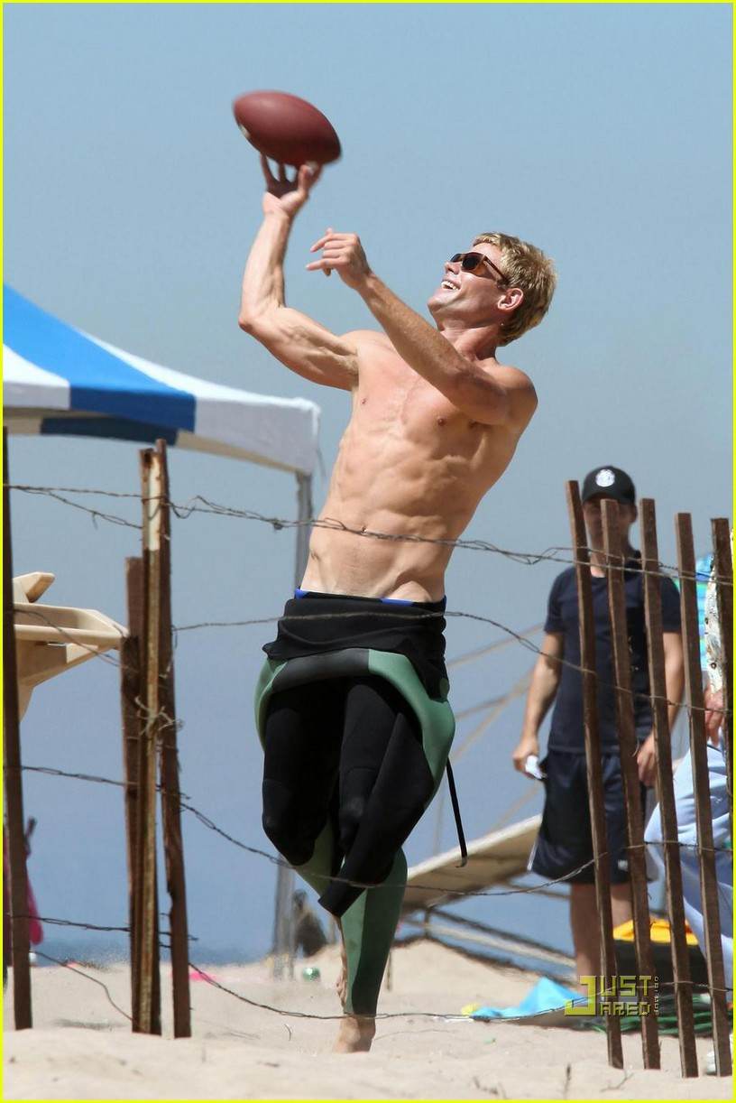 แอบดูคนดัง Trevor Donovan