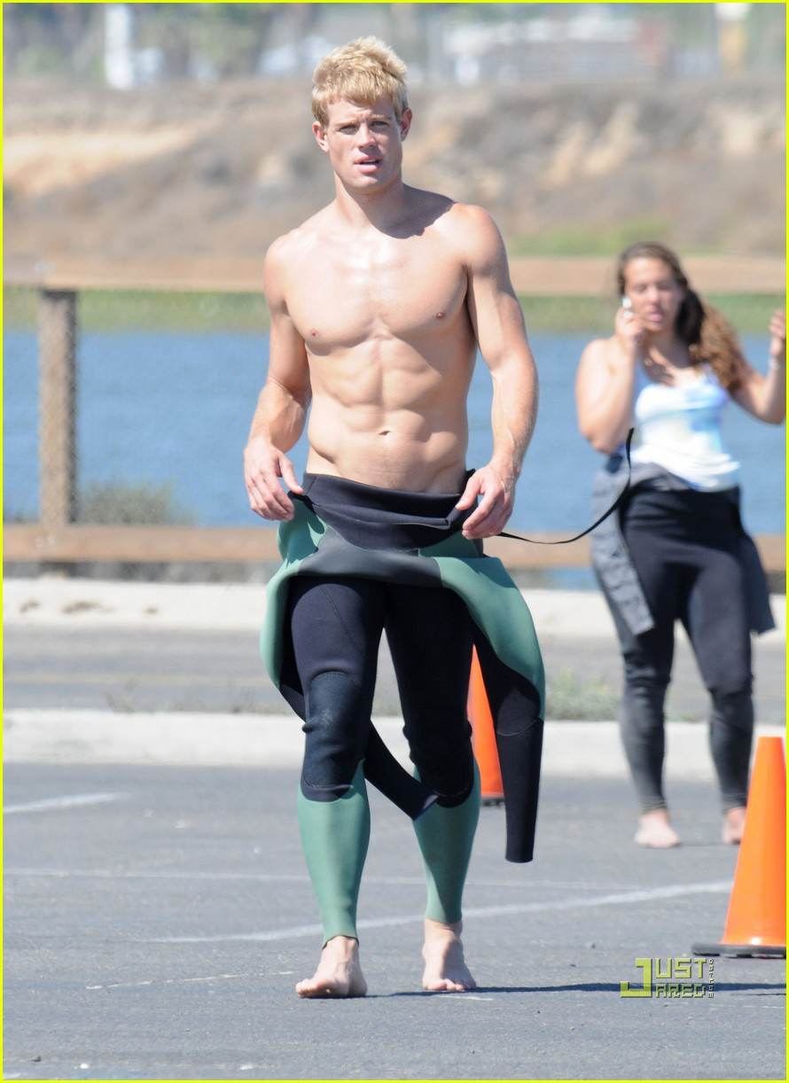 แอบดูคนดัง Trevor Donovan